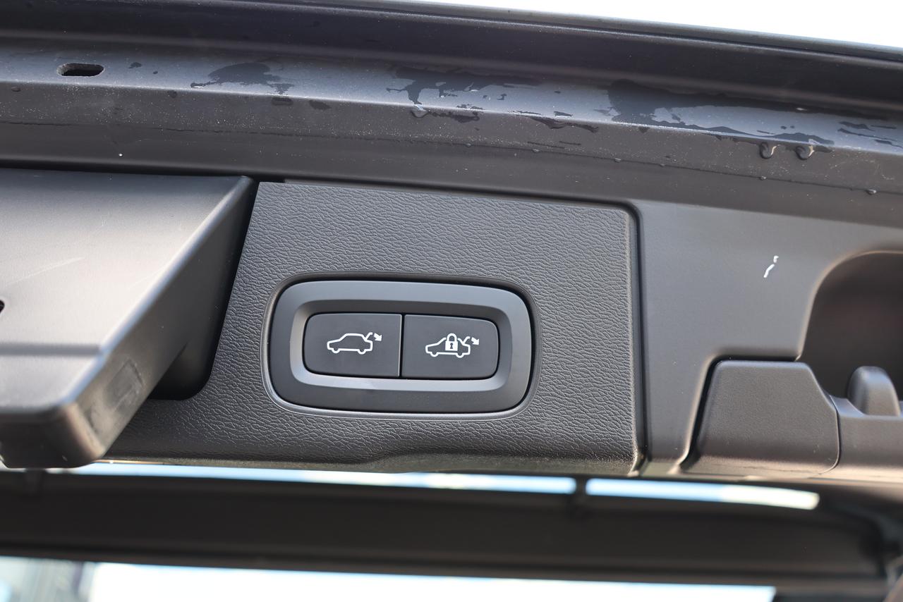 2022 Volvo XC60 AWD R-Design - NAVI|PANO|CAMERA|BLINDSPOT|2xRIMS Photo