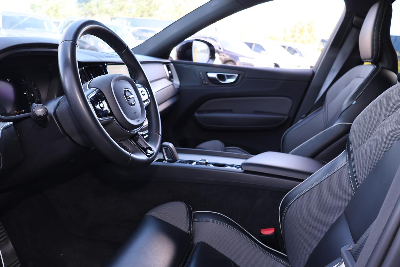 2022 Volvo XC60 AWD R-Design - NAVI|PANO|CAMERA|BLINDSPOT|2xRIMS Photo