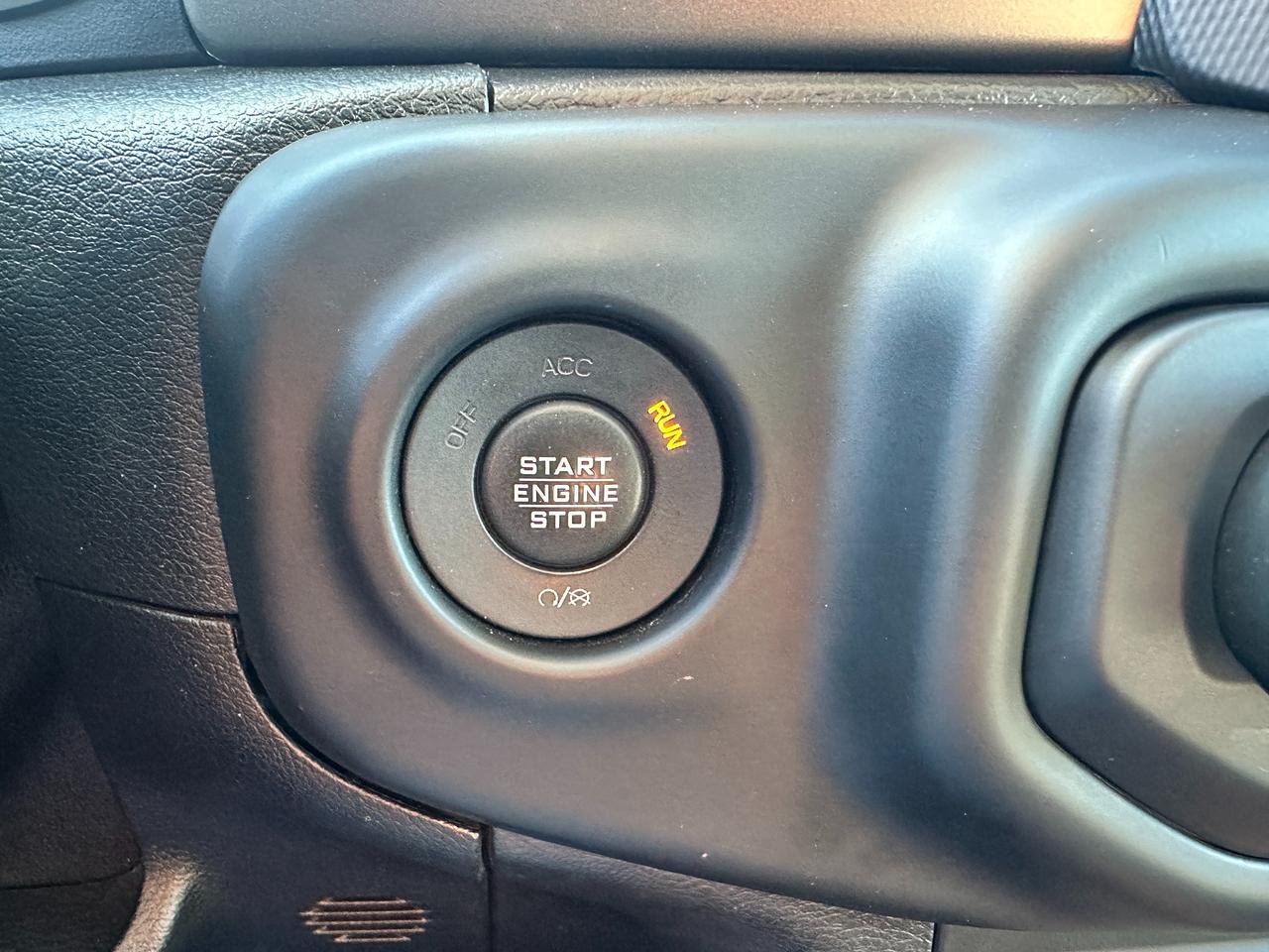 2018 Jeep Wrangler Sport 2-Door Cloth Bluetooth BackupCam HardTop A/C Photo
