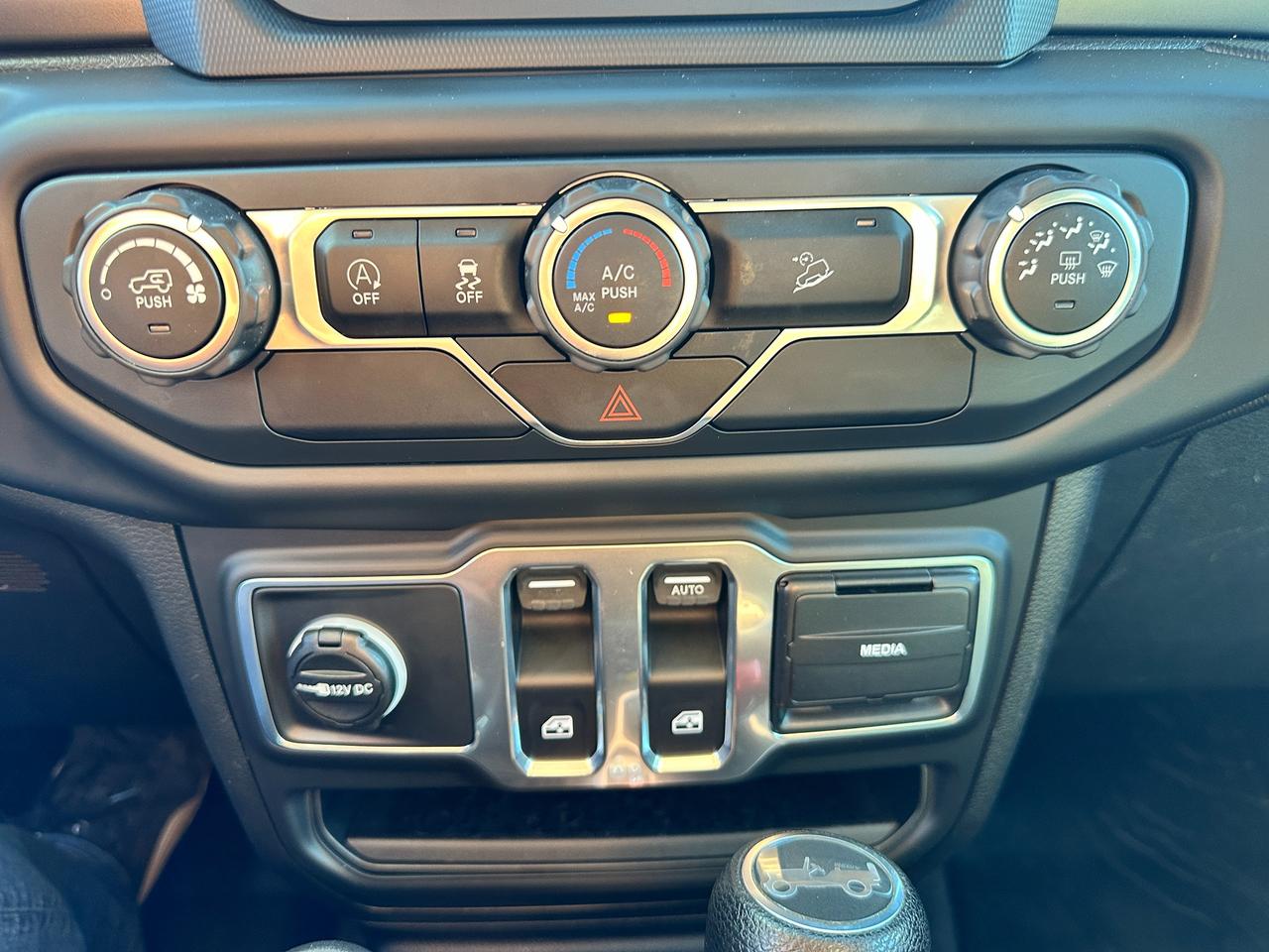 2018 Jeep Wrangler Sport 2-Door Cloth Bluetooth BackupCam HardTop A/C Photo