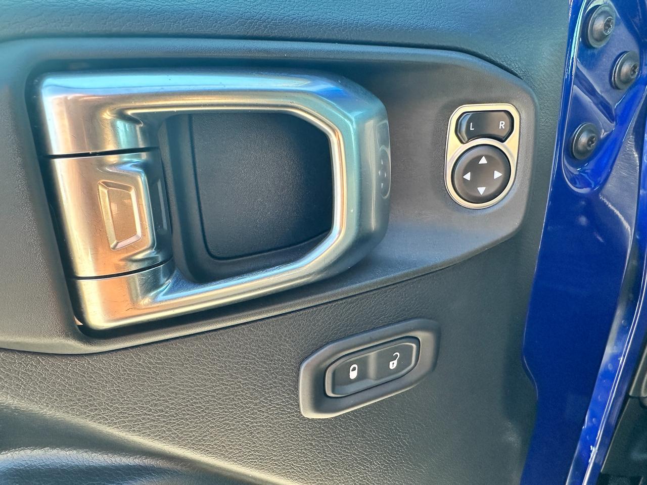 2018 Jeep Wrangler Sport 2-Door Cloth Bluetooth BackupCam HardTop A/C Photo