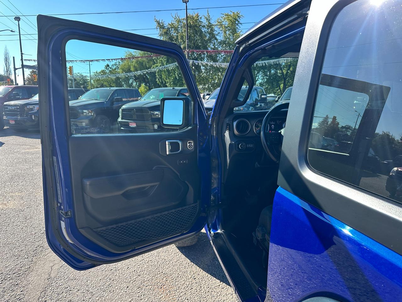 2018 Jeep Wrangler Sport 2-Door Cloth Bluetooth BackupCam HardTop A/C Photo