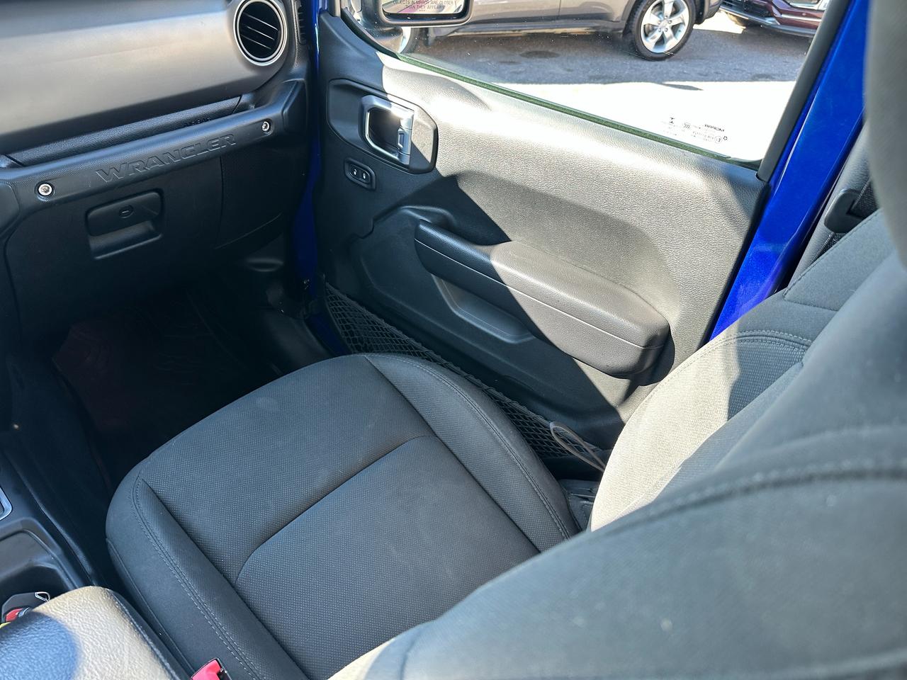 2018 Jeep Wrangler Sport 2-Door Cloth Bluetooth BackupCam HardTop A/C Photo