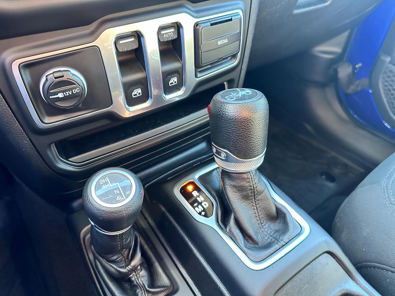 2018 Jeep Wrangler Sport 2-Door Cloth Bluetooth BackupCam HardTop A/C Photo