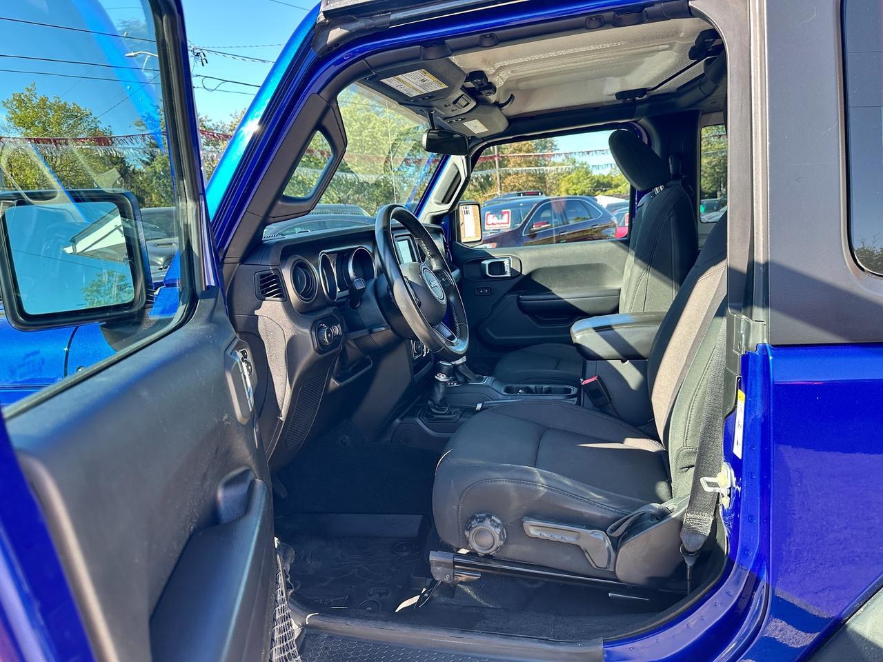 2018 Jeep Wrangler Sport 2-Door Cloth Bluetooth BackupCam HardTop A/C Photo