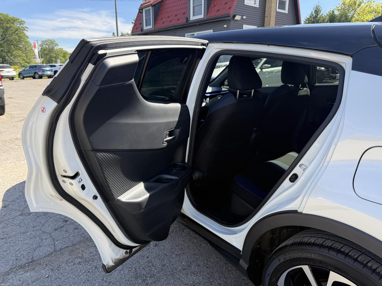 2020 Toyota C-HR XLE Premium Photo