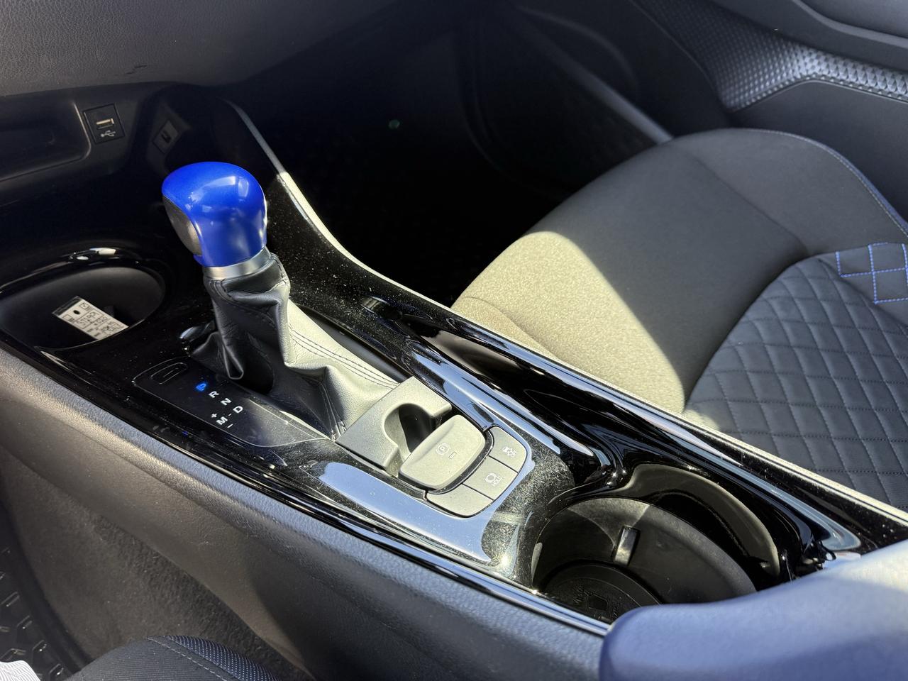 2020 Toyota C-HR XLE Premium Photo