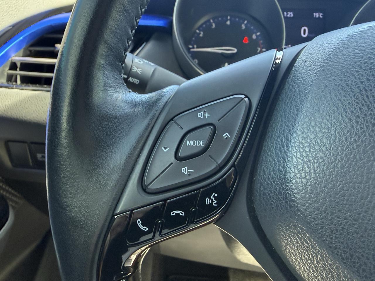2020 Toyota C-HR XLE Premium Photo