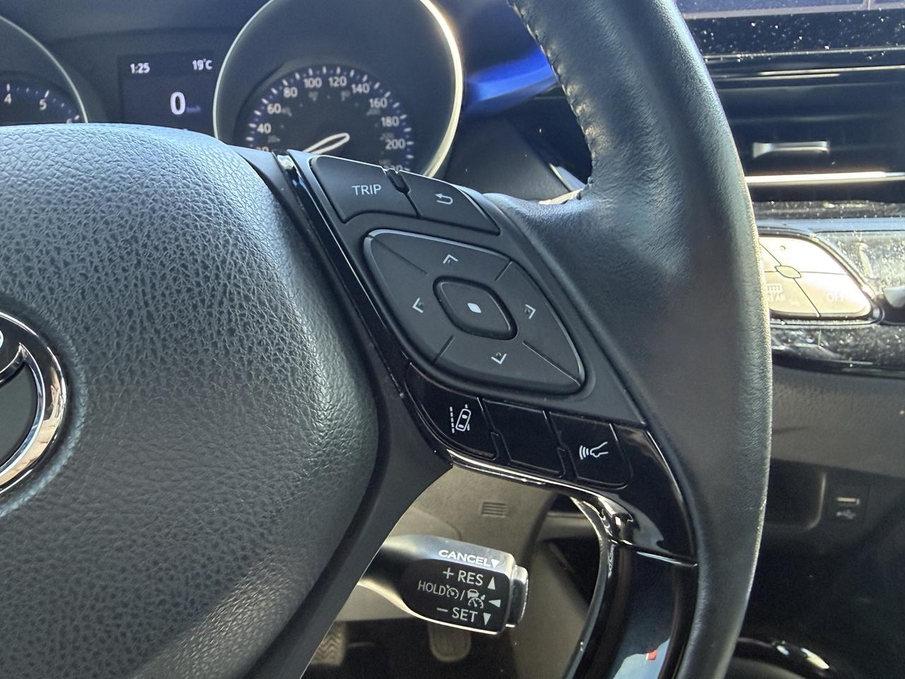2020 Toyota C-HR XLE Premium Photo