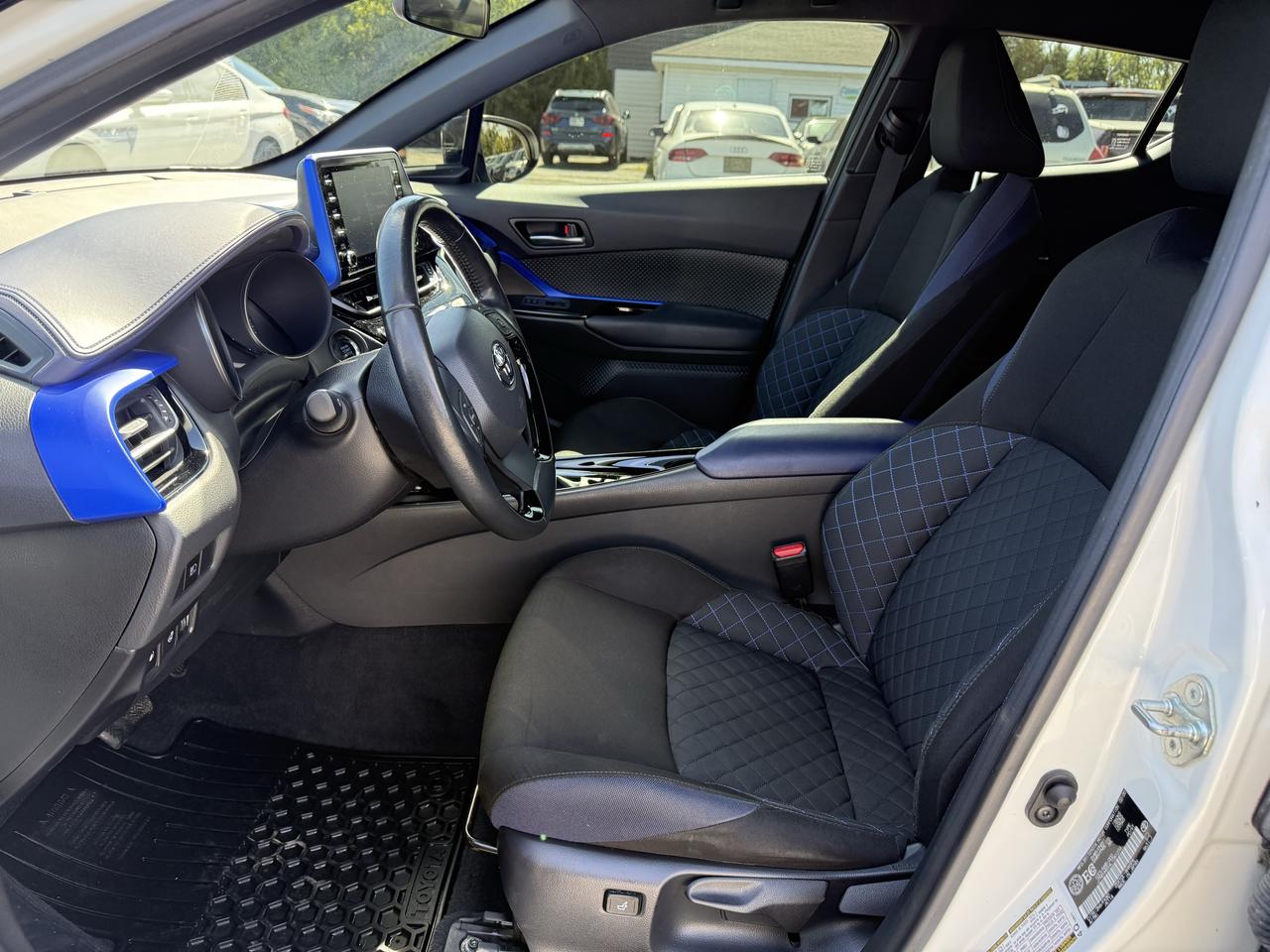 2020 Toyota C-HR XLE Premium Photo