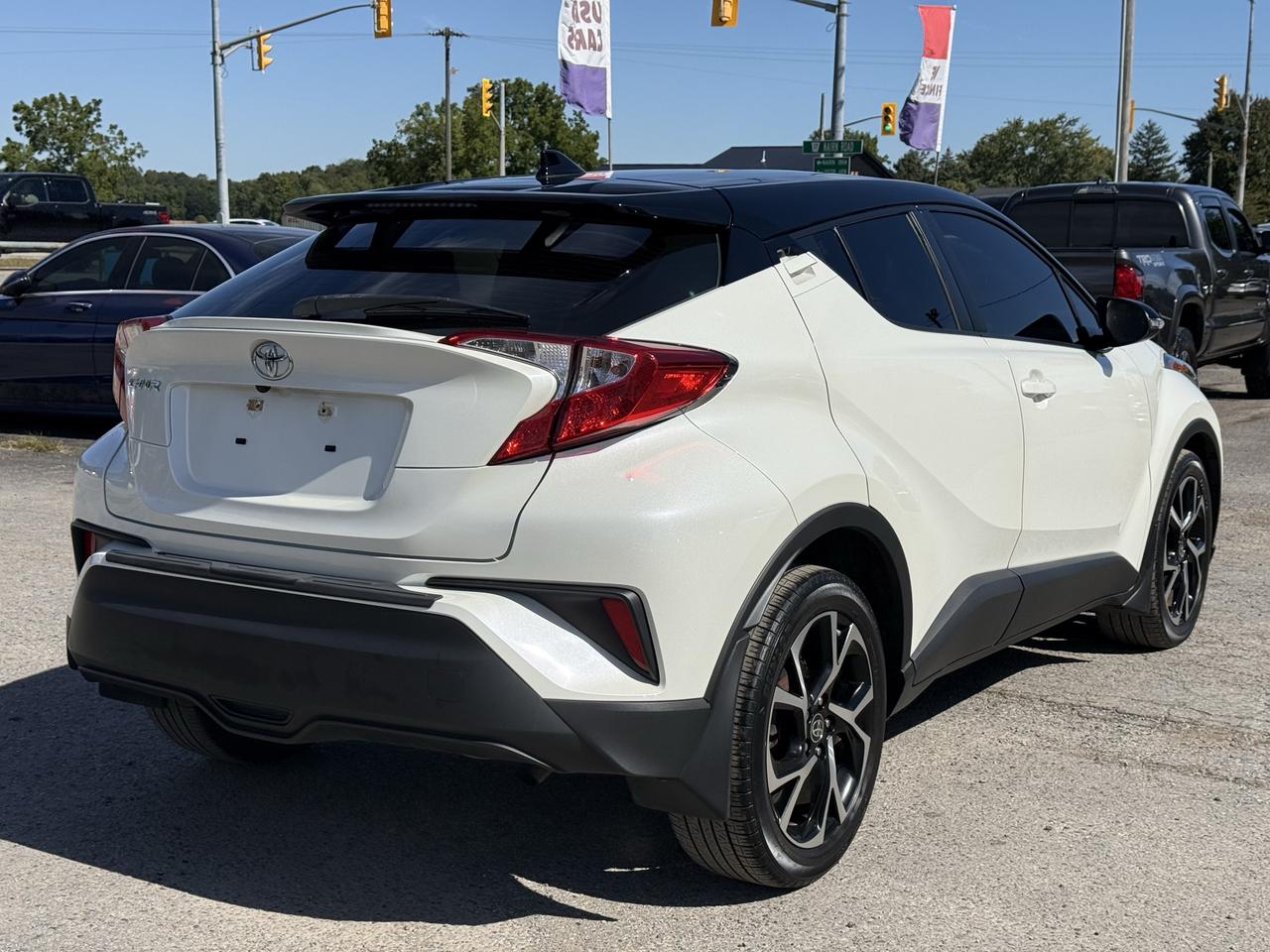 2020 Toyota C-HR XLE Premium Photo
