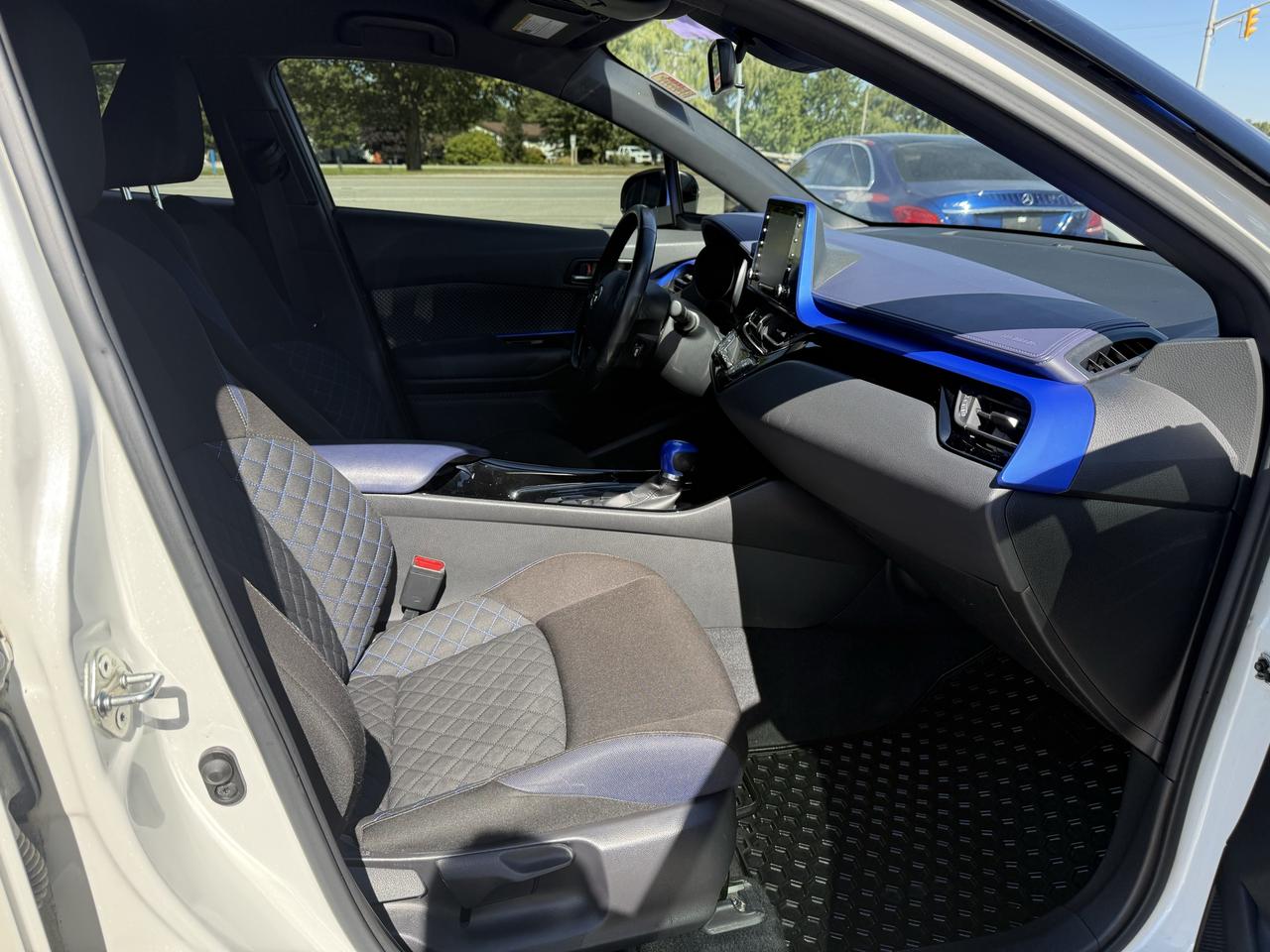 2020 Toyota C-HR XLE Premium Photo