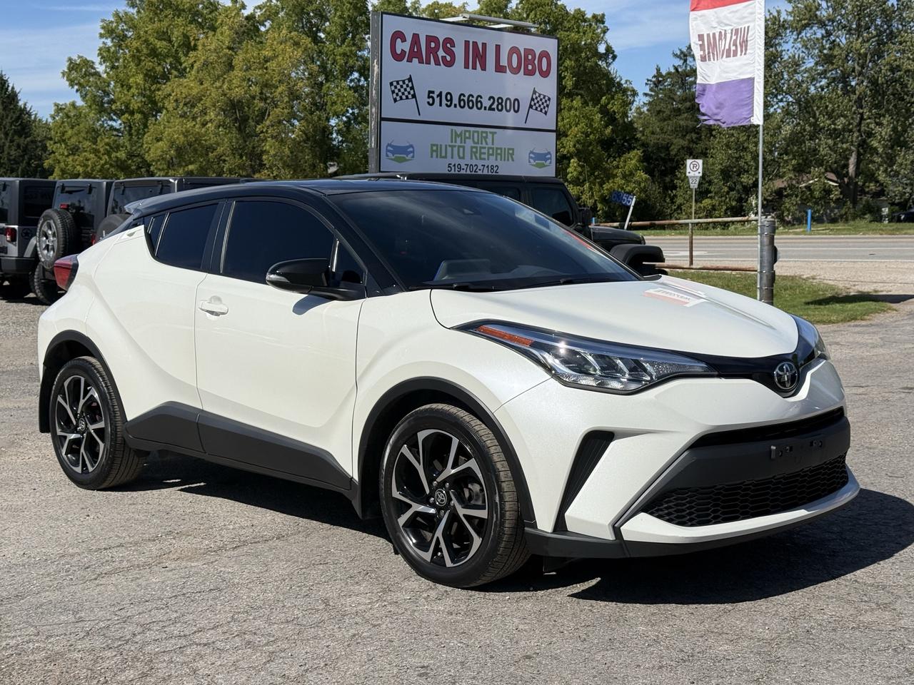2020 Toyota C-HR XLE Premium Photo0