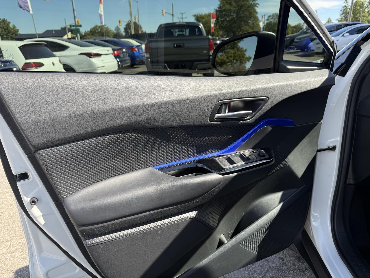 2020 Toyota C-HR XLE Premium Photo