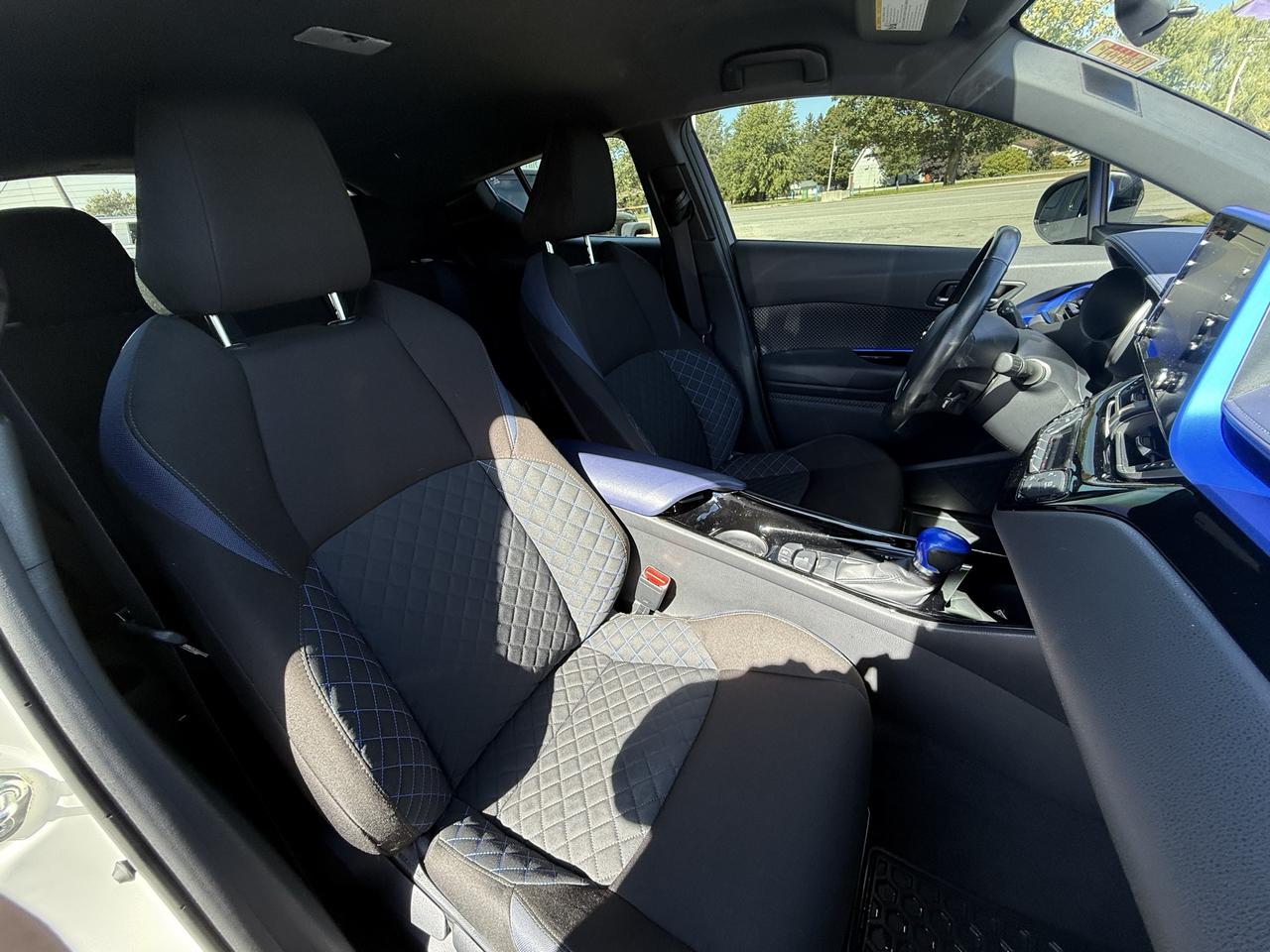 2020 Toyota C-HR XLE Premium Photo