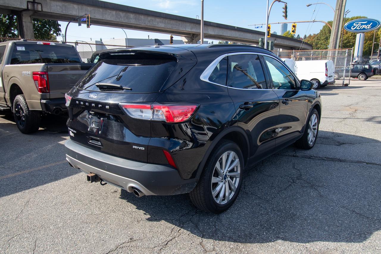 2022 Ford Escape Titanium AWD Photo4