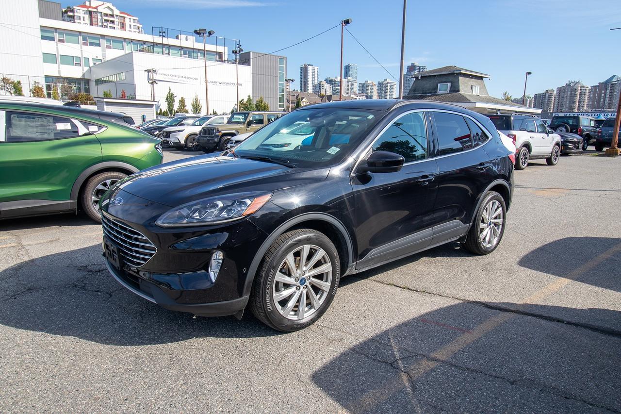 2022 Ford Escape Titanium AWD Photo1
