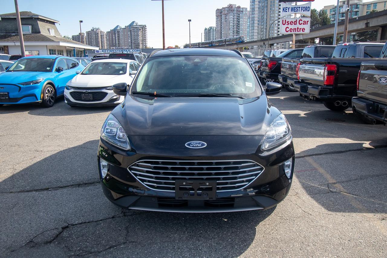 2022 Ford Escape Titanium AWD Photo2