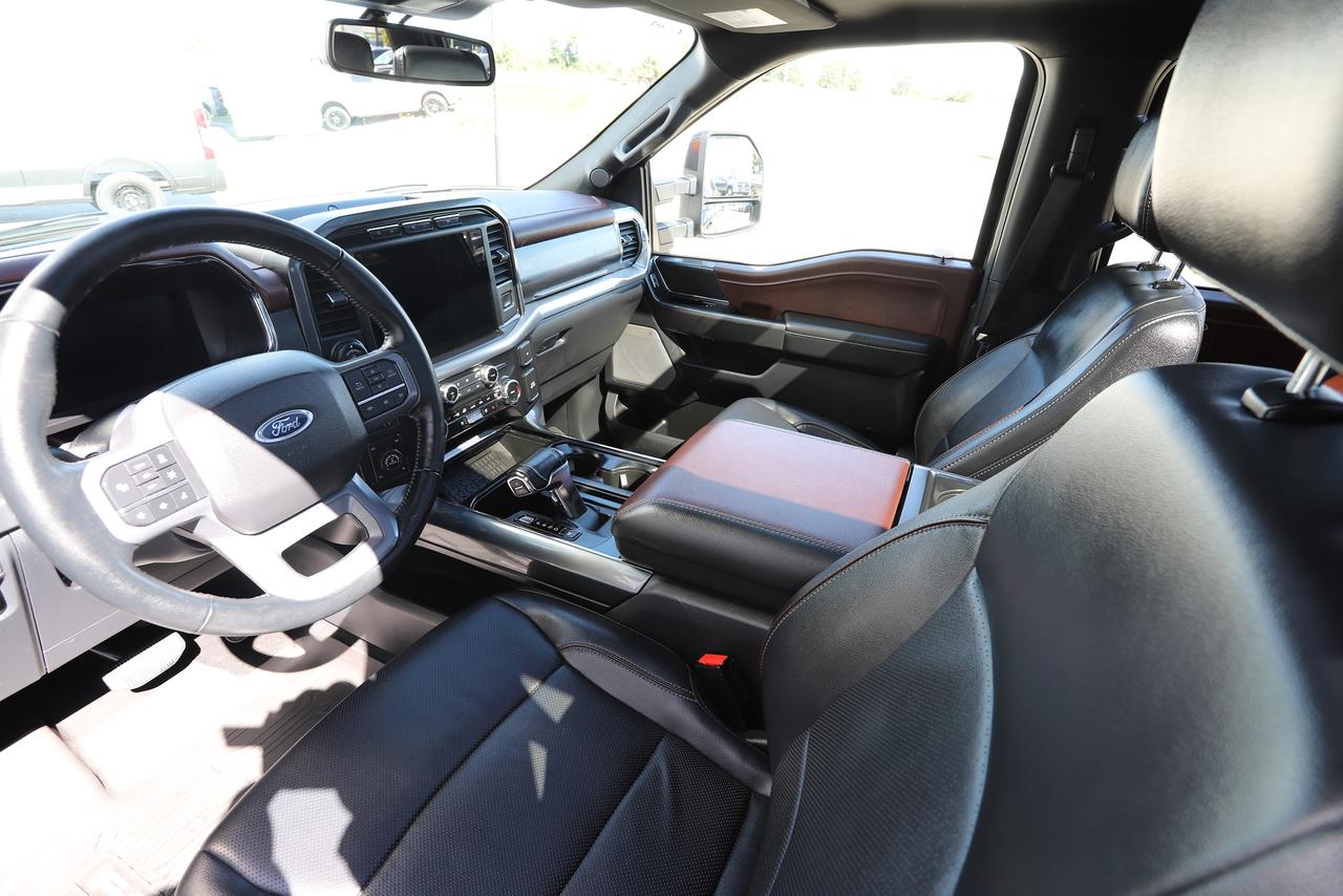 2023 Ford F-150 Lariat 4WD SuperCrew 5.5' Box Photo1