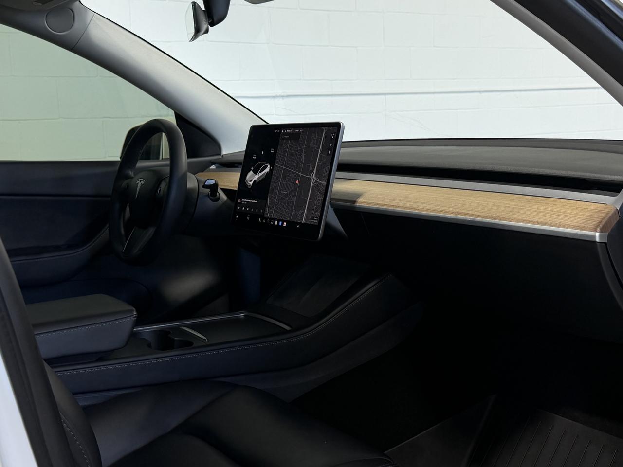 2021 Tesla Model Y LONG RANGE Photo