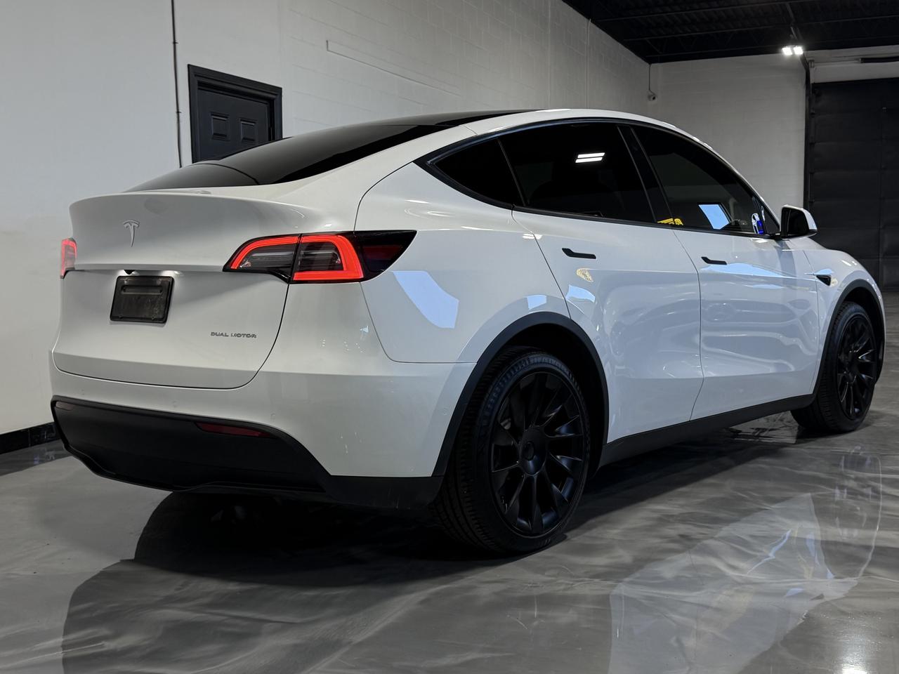 2021 Tesla Model Y LONG RANGE Photo2