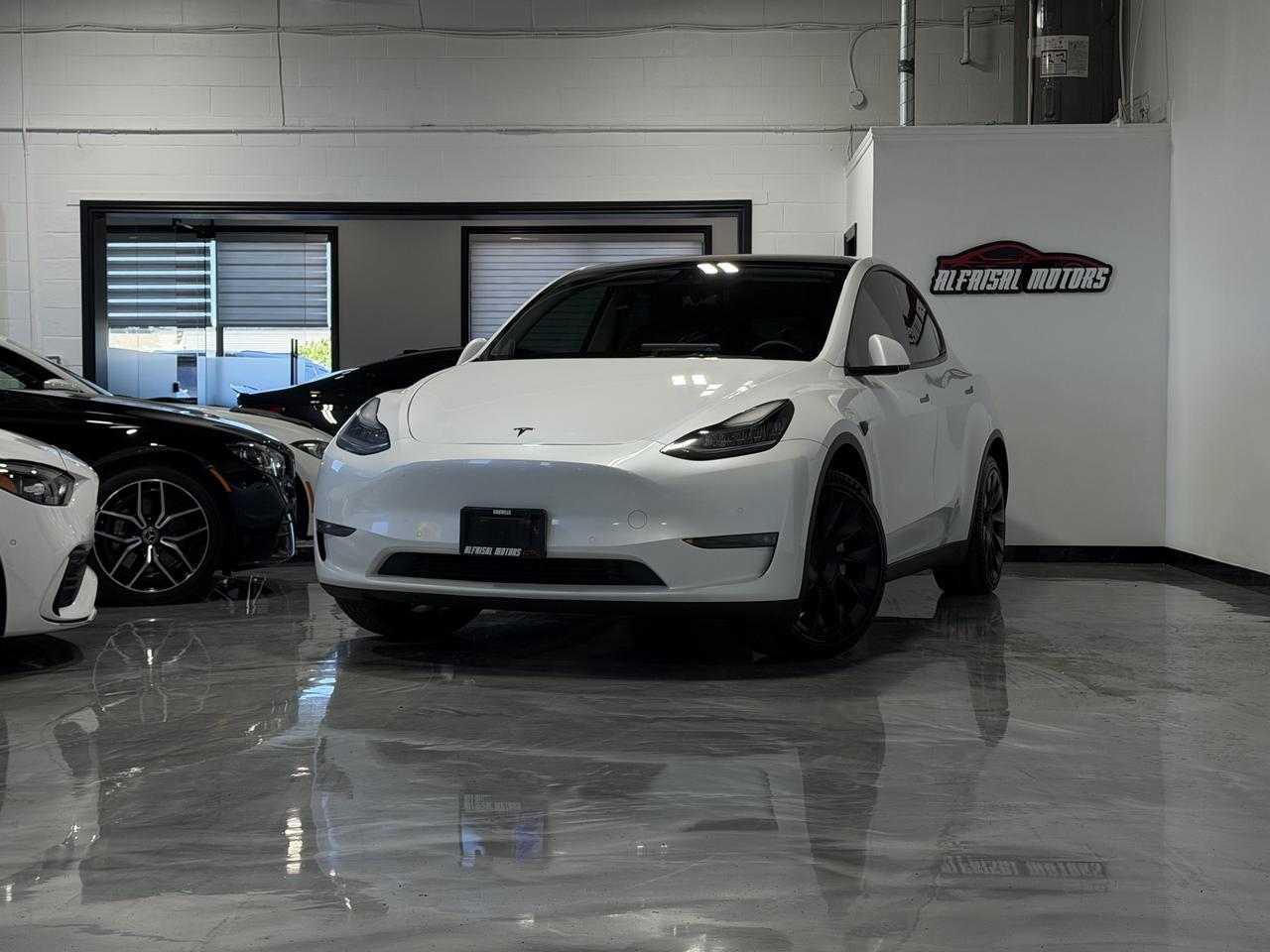 2021 Tesla Model Y LONG RANGE - Photo #1