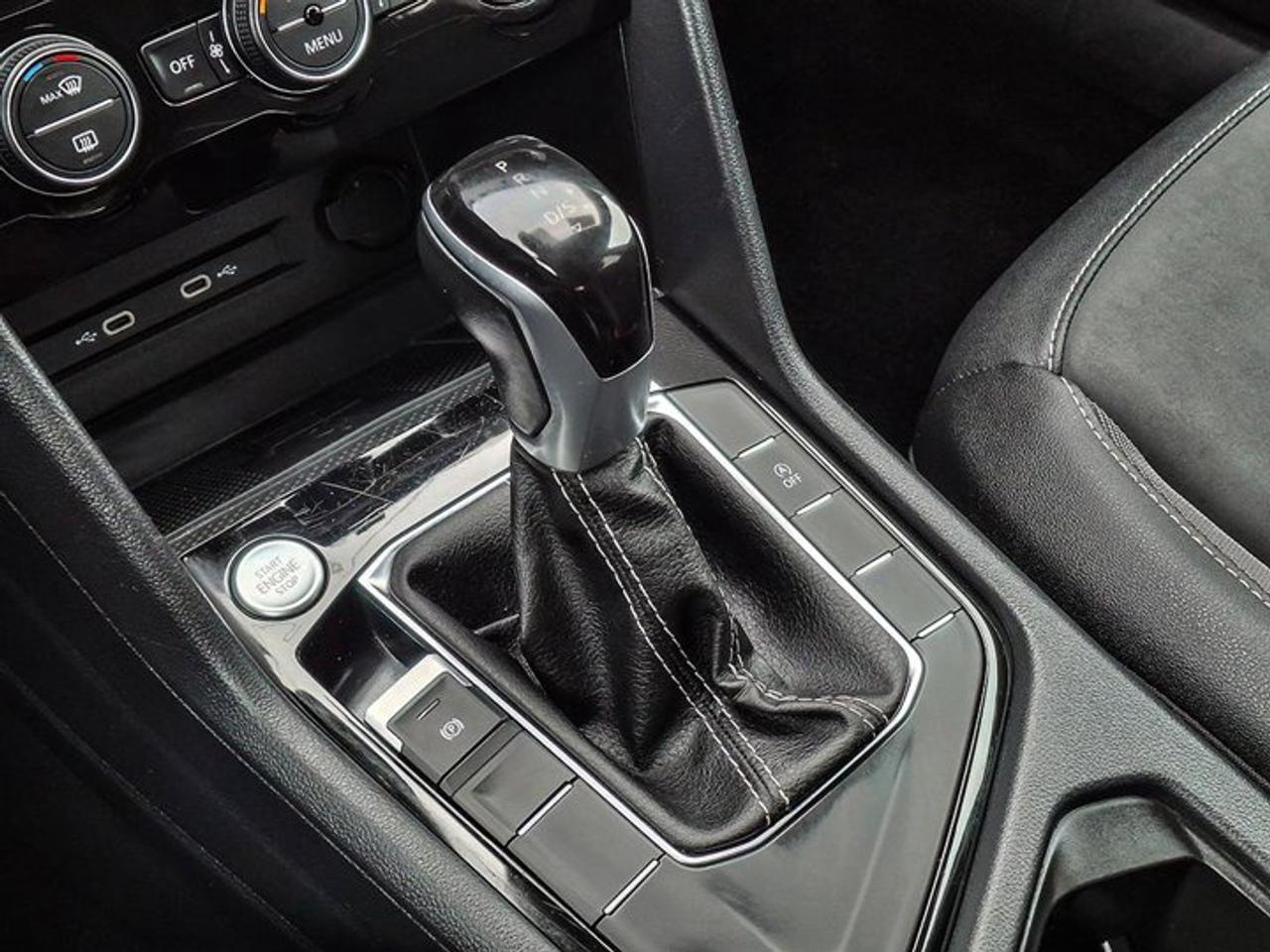 2024 Volkswagen Taos Comfortline | Heated Seats + Steering | Adaptive Cruise | Remote Start | Apple CarPlay & More ! Photo