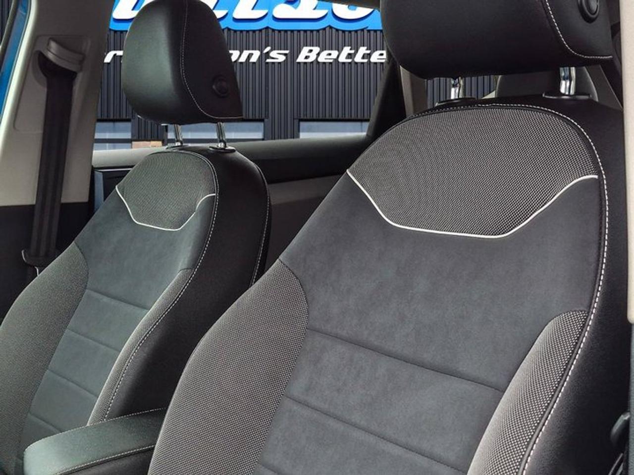 2024 Volkswagen Taos Comfortline | Heated Seats + Steering | Adaptive Cruise | Remote Start | Apple CarPlay & More ! Photo