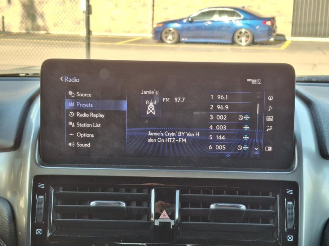 2022 Lexus GX GX 460 Premium 4WD | V8 | 3rd Row | Leather | Sunroof | Nav | Mark Levinson Audio | 360 Cam & More ! Photo