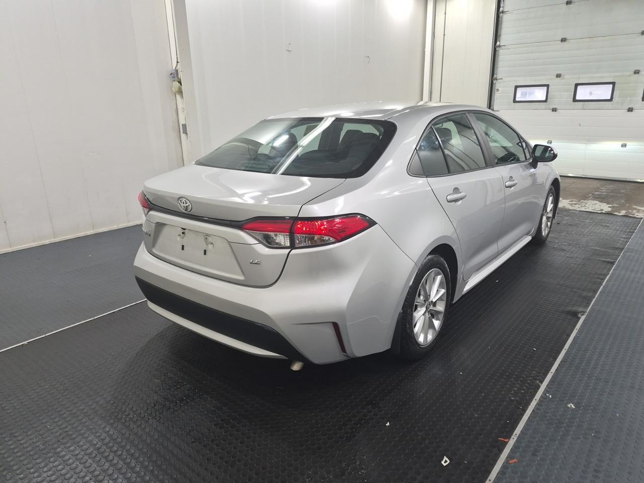 2022 Toyota Corolla LE Photo5