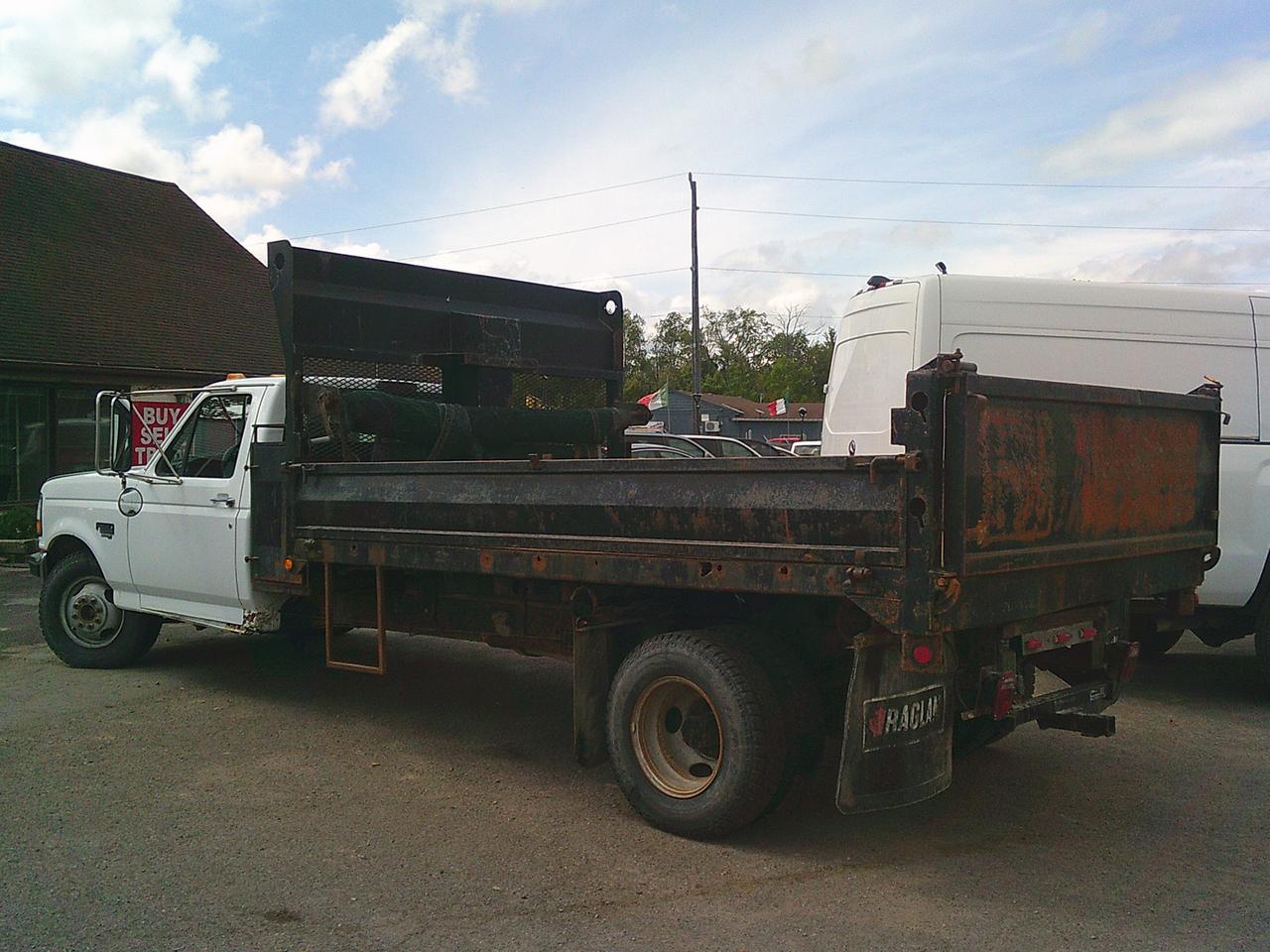 1997 Ford F-350 DUMP TRUCK/ Reg Cab 161" WB, 84.0" CA DRW Photo3
