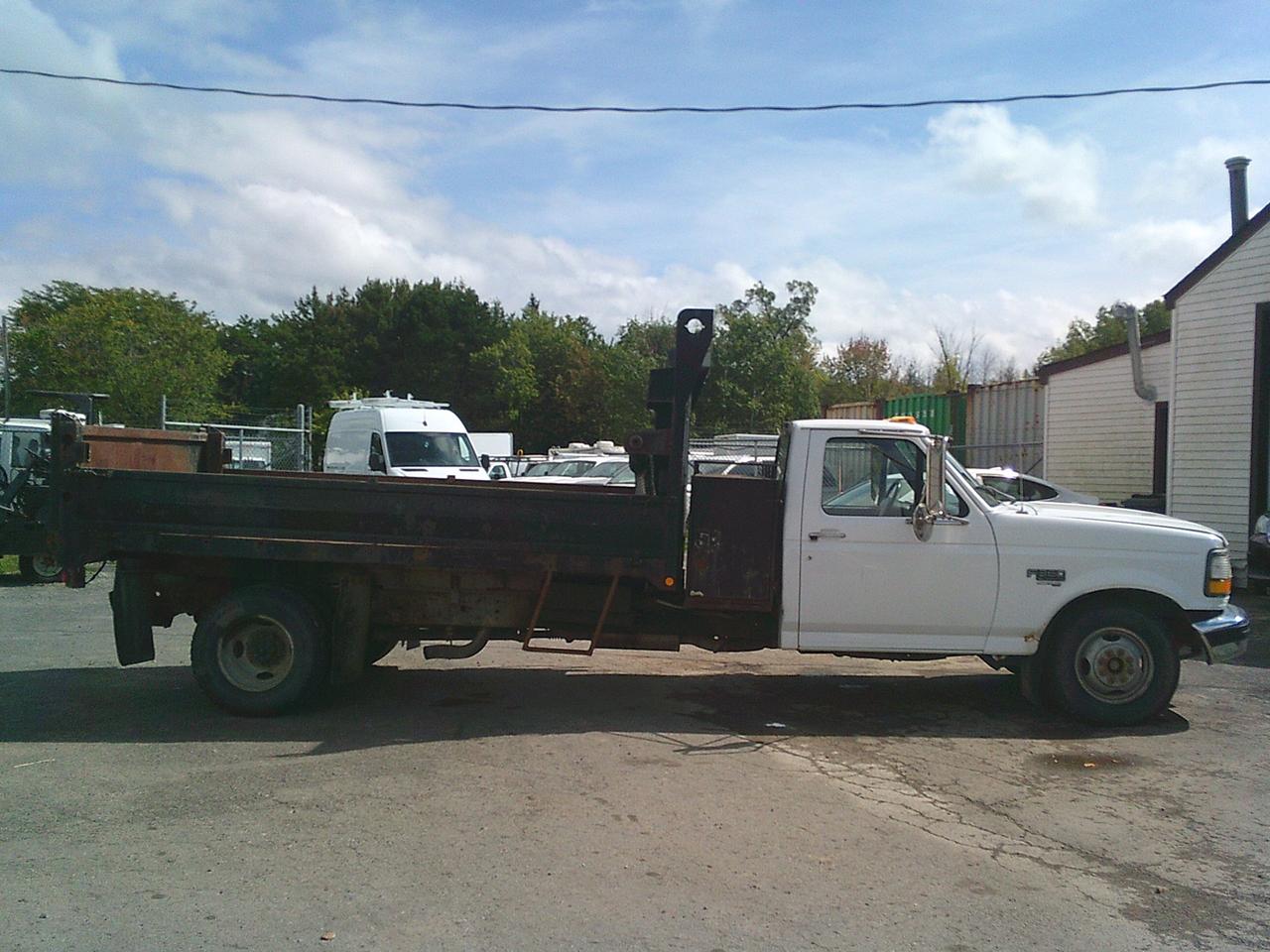 1997 Ford F-350 DUMP TRUCK/ Reg Cab 161" WB, 84.0" CA DRW Photo