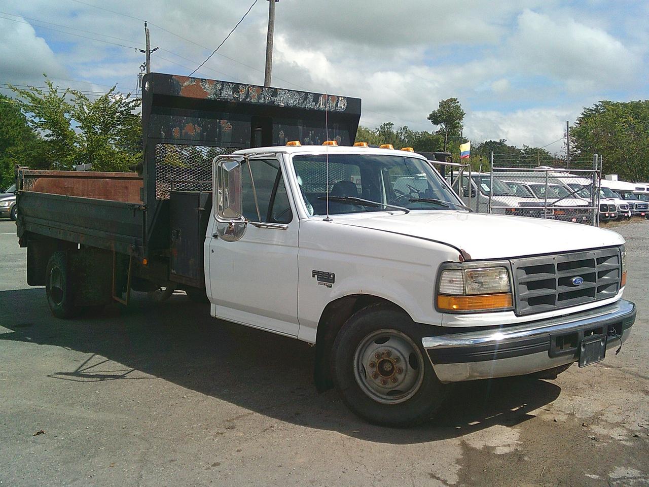 1997 Ford F-350 DUMP TRUCK/ Reg Cab 161" WB, 84.0" CA DRW Photo
