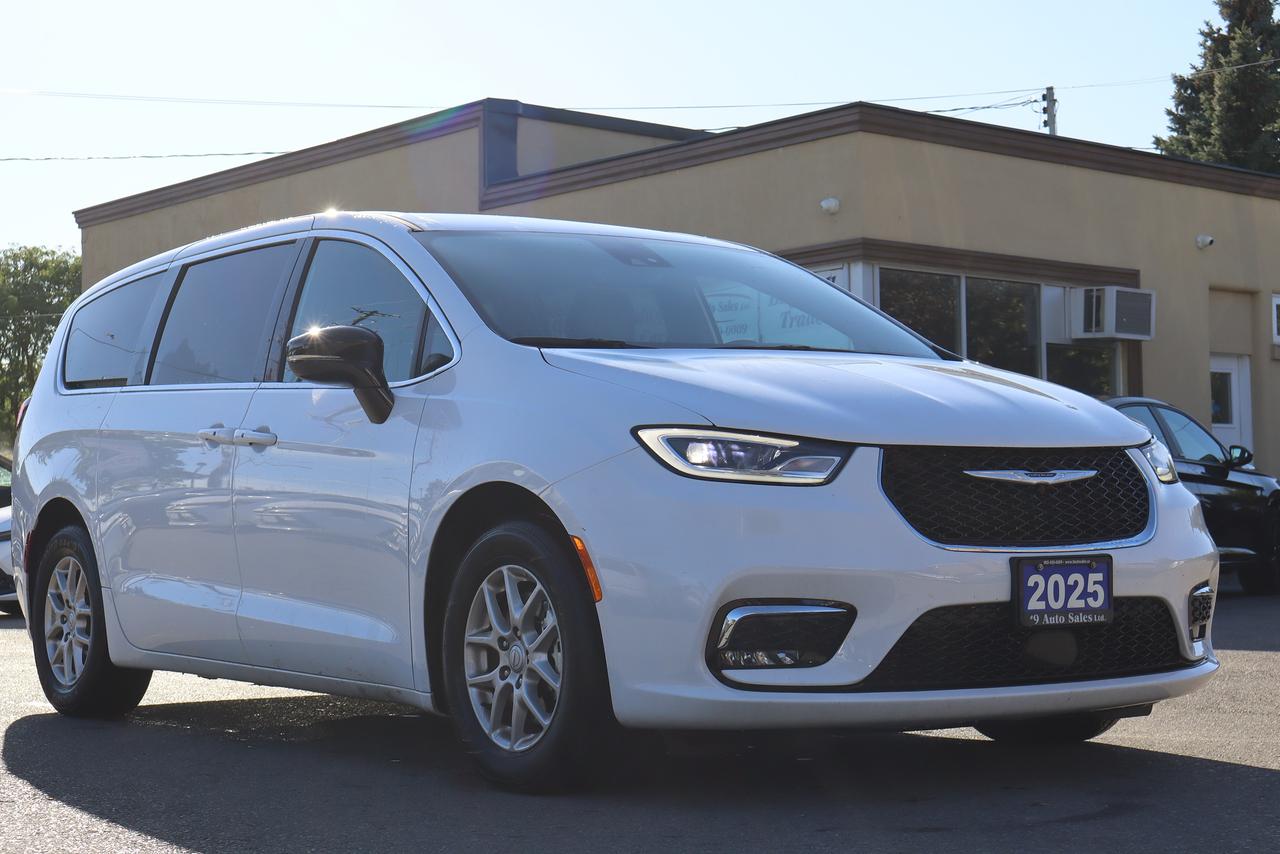2025 Chrysler Pacifica Select FWD - Photo #1