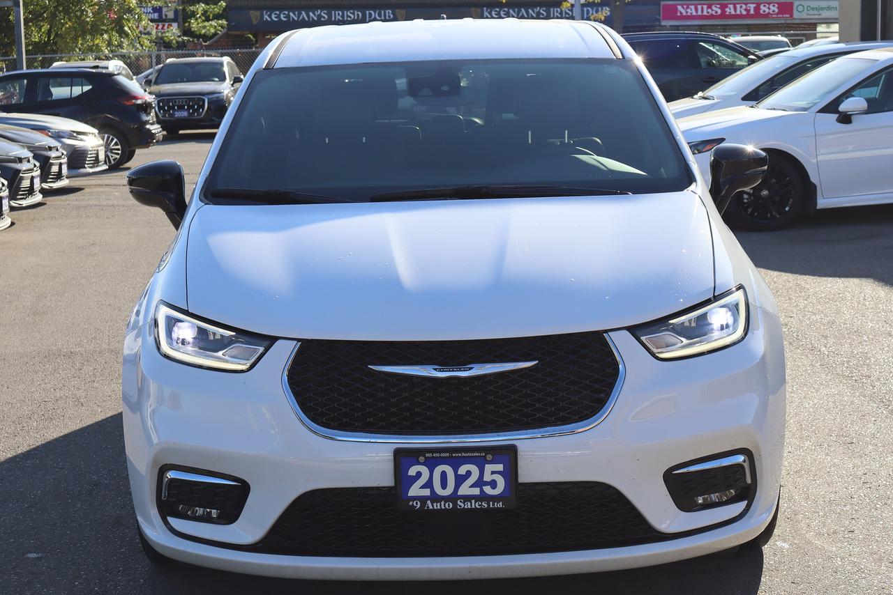 2025 Chrysler Pacifica Select FWD Photo
