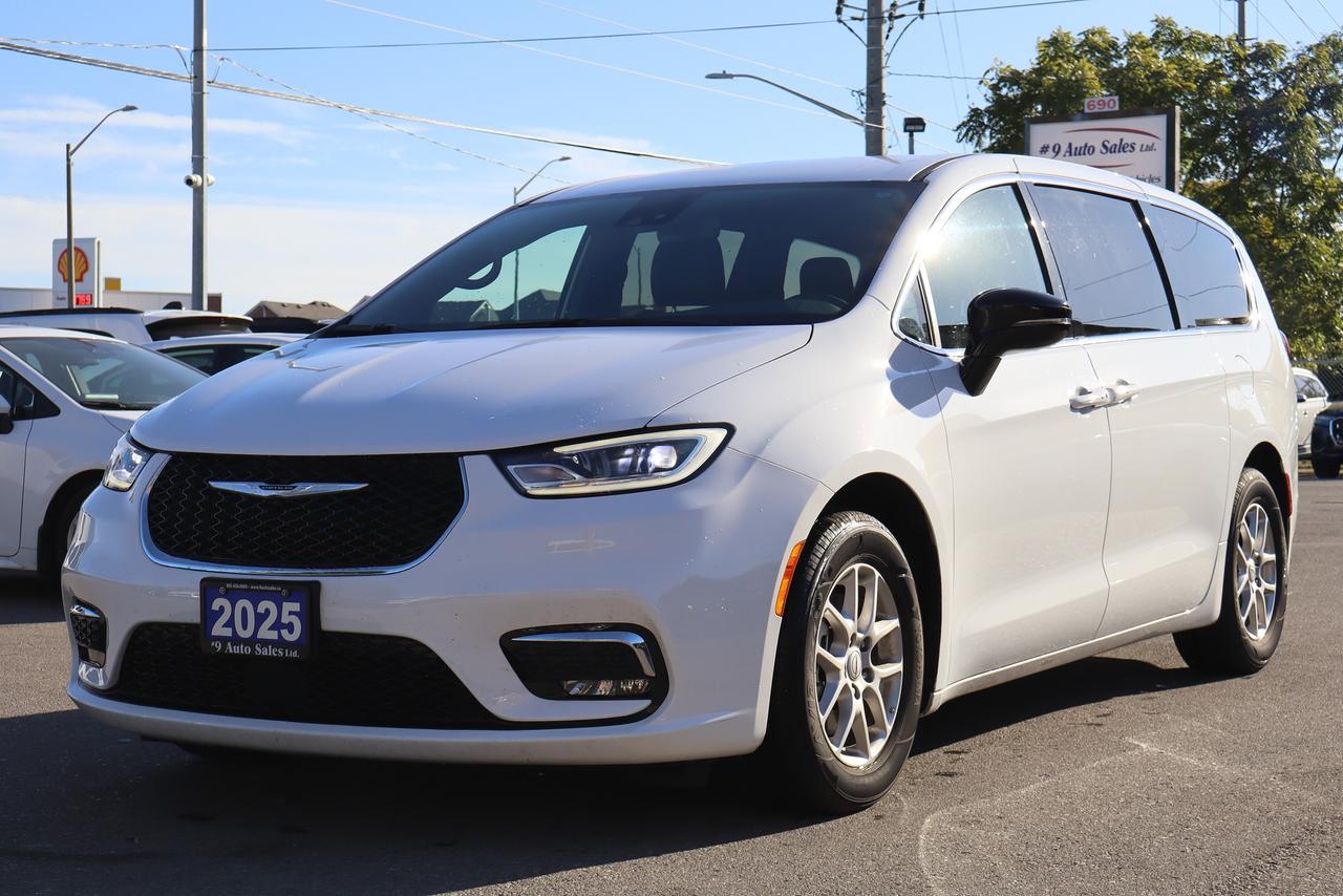 2025 Chrysler Pacifica Select FWD Photo
