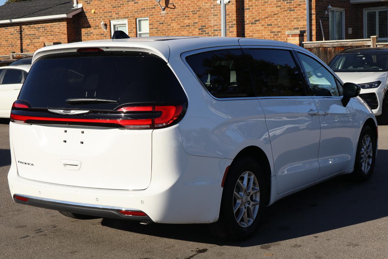 2025 Chrysler Pacifica Select FWD Photo