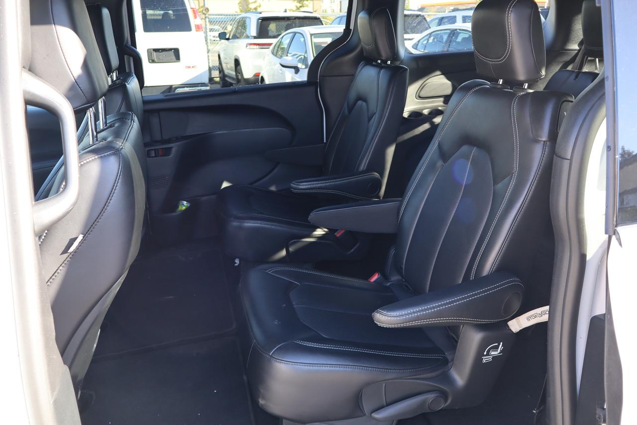 2025 Chrysler Pacifica Select FWD Photo