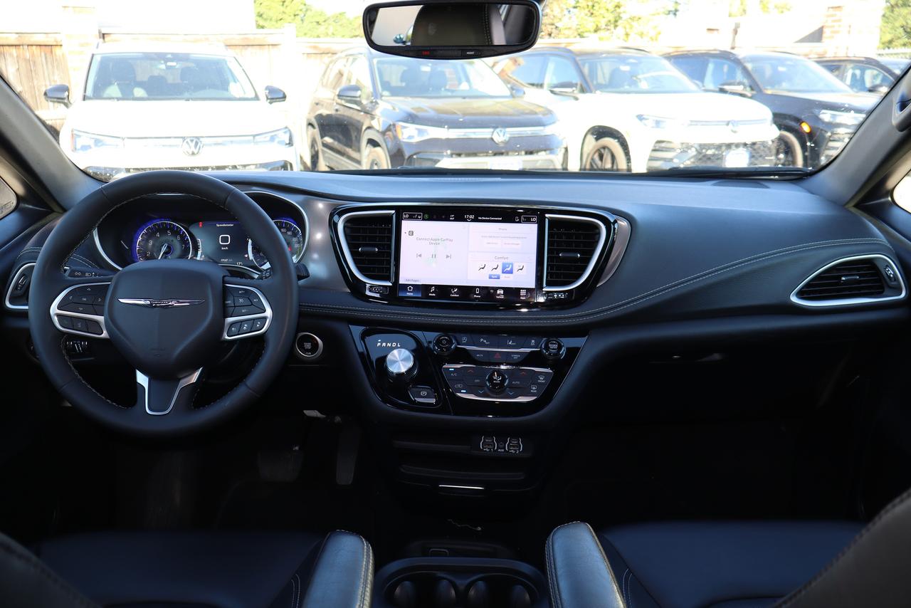 2025 Chrysler Pacifica Select FWD Photo