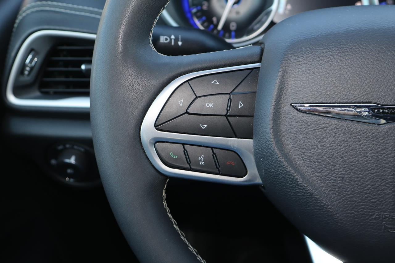 2025 Chrysler Pacifica Select FWD Photo