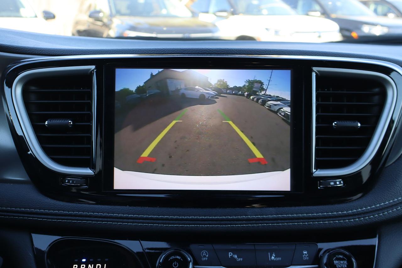 2025 Chrysler Pacifica Select FWD Photo