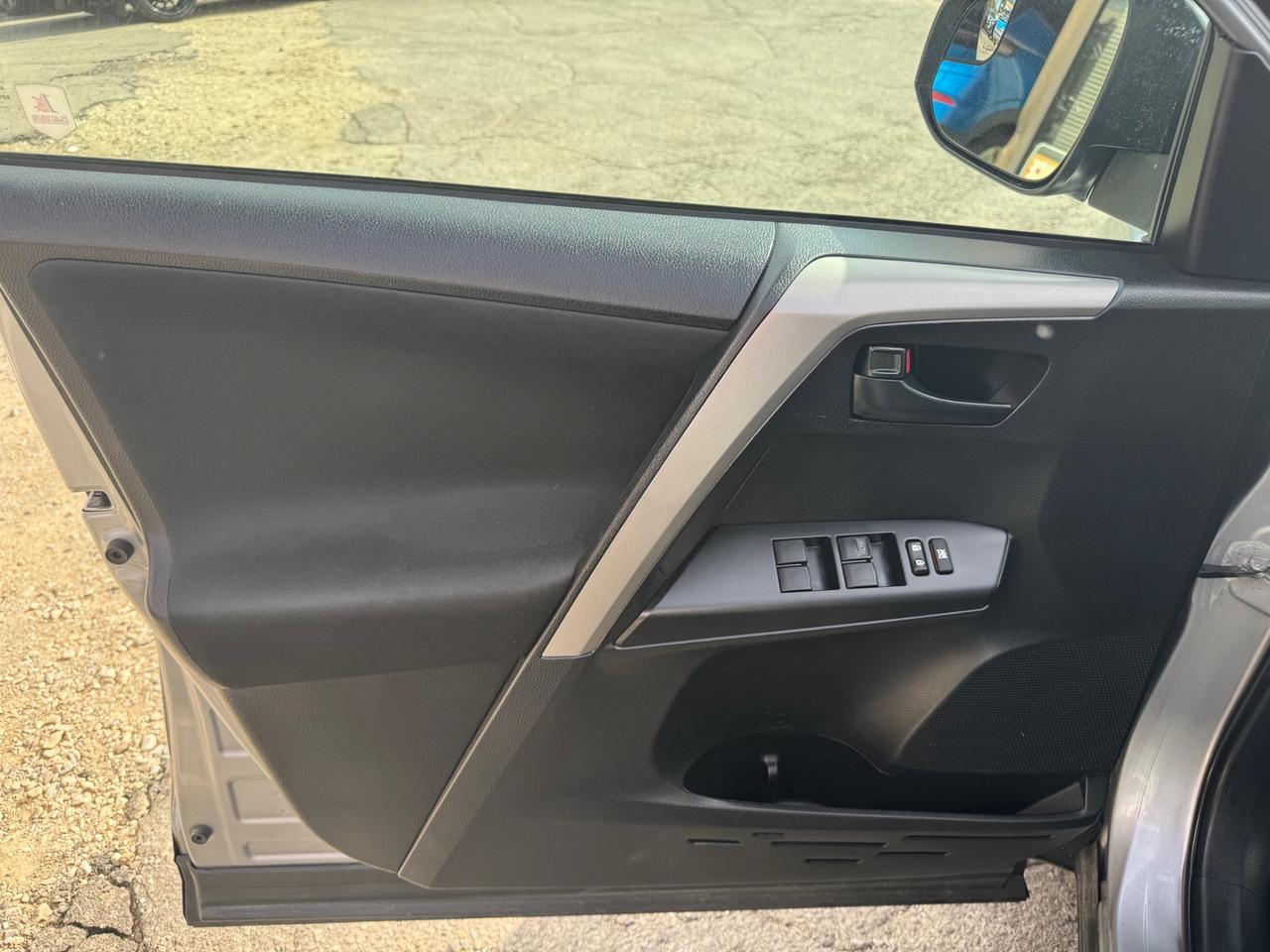 2018 Toyota RAV4 LE AWD | Accident Free | Back up Camera | Heated Seats Photo