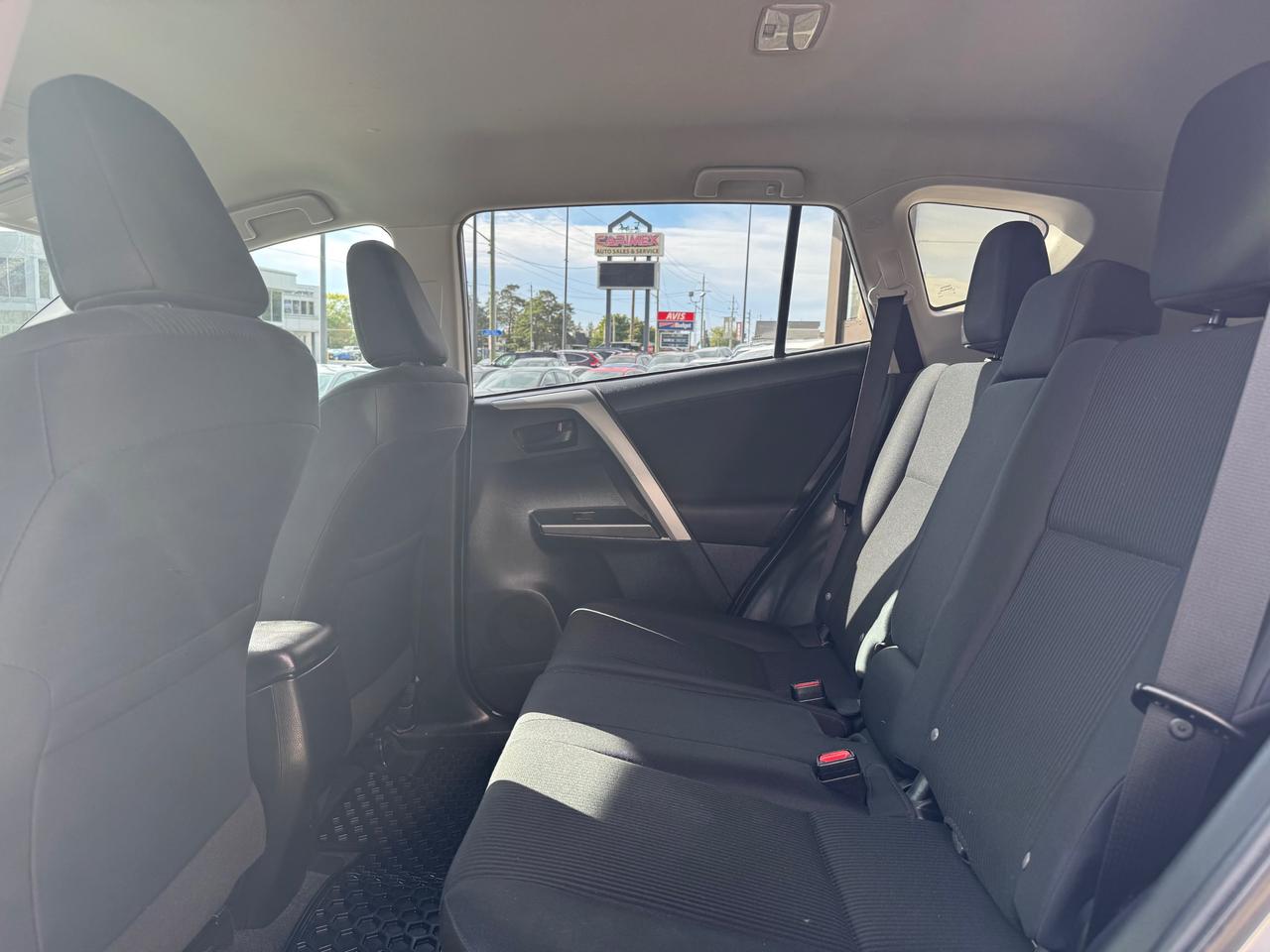 2018 Toyota RAV4 LE AWD | Accident Free | Back up Camera | Heated Seats Photo