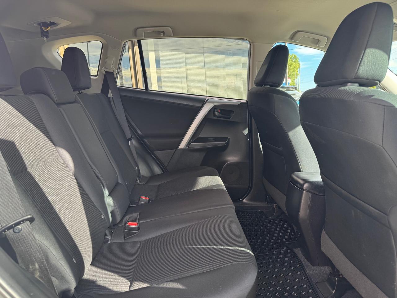2018 Toyota RAV4 LE AWD | Accident Free | Back up Camera | Heated Seats Photo