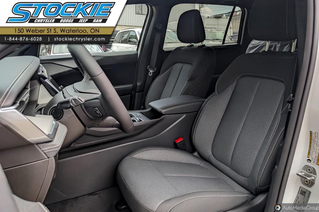 2026 Jeep Cherokee LAREDO 4x4 Photo3