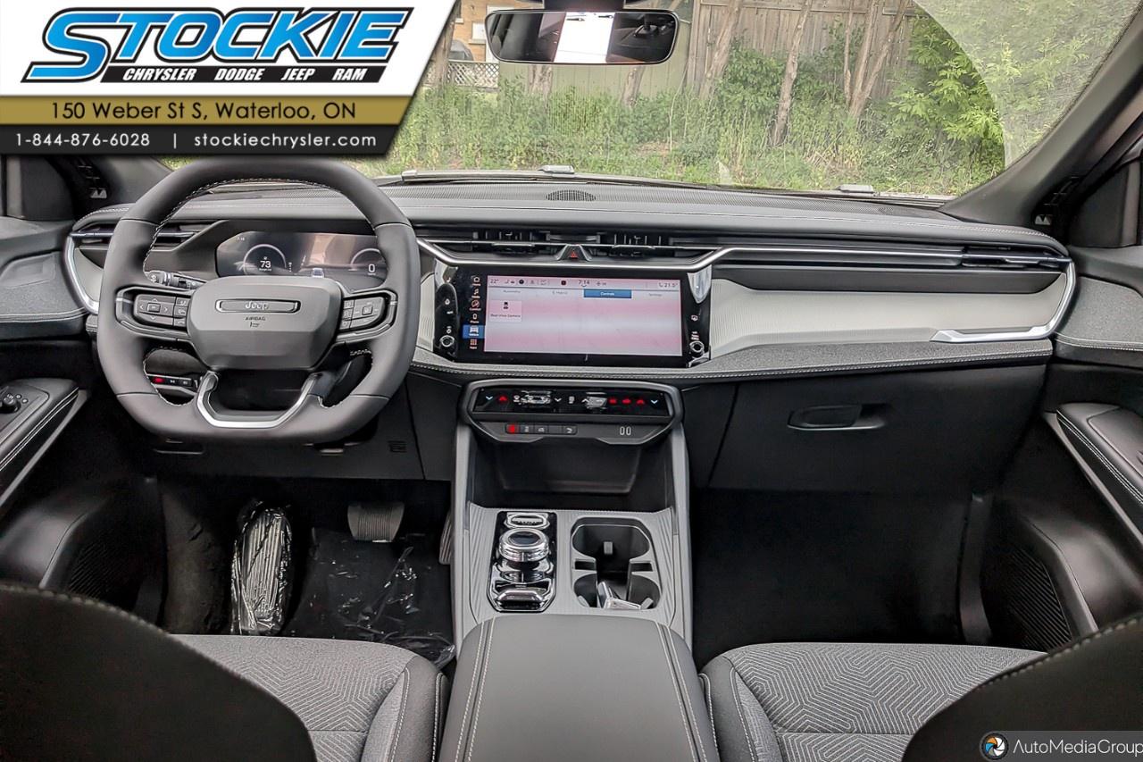 2026 Jeep Cherokee LAREDO 4x4 Photo