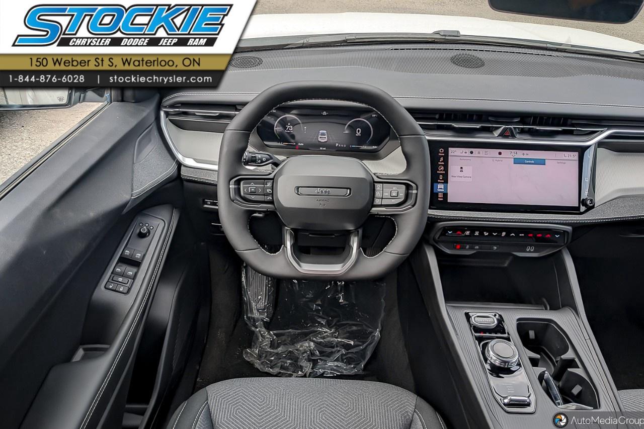 2026 Jeep Cherokee LAREDO 4x4 Photo