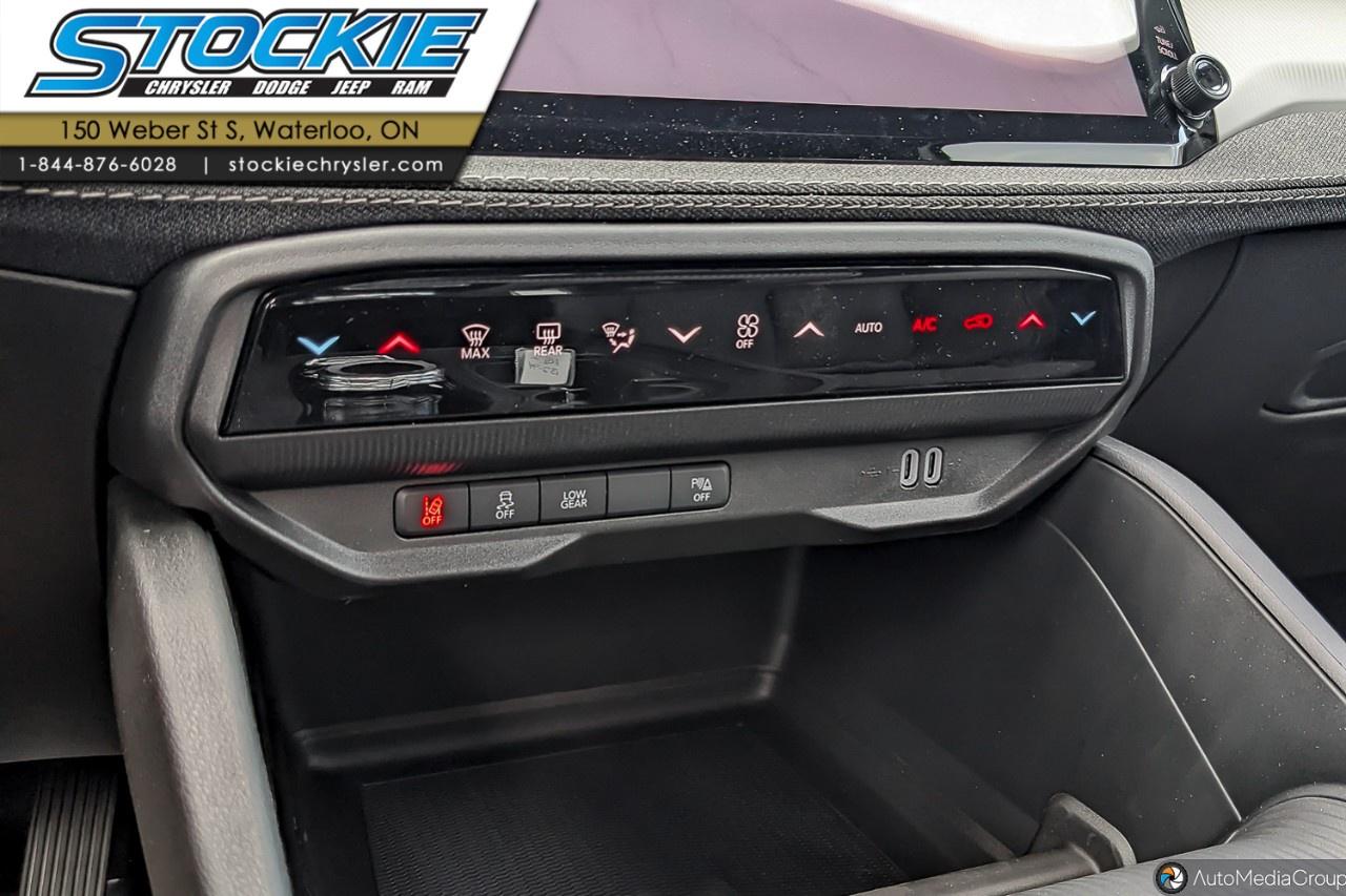 2026 Jeep Cherokee LAREDO 4x4 Photo