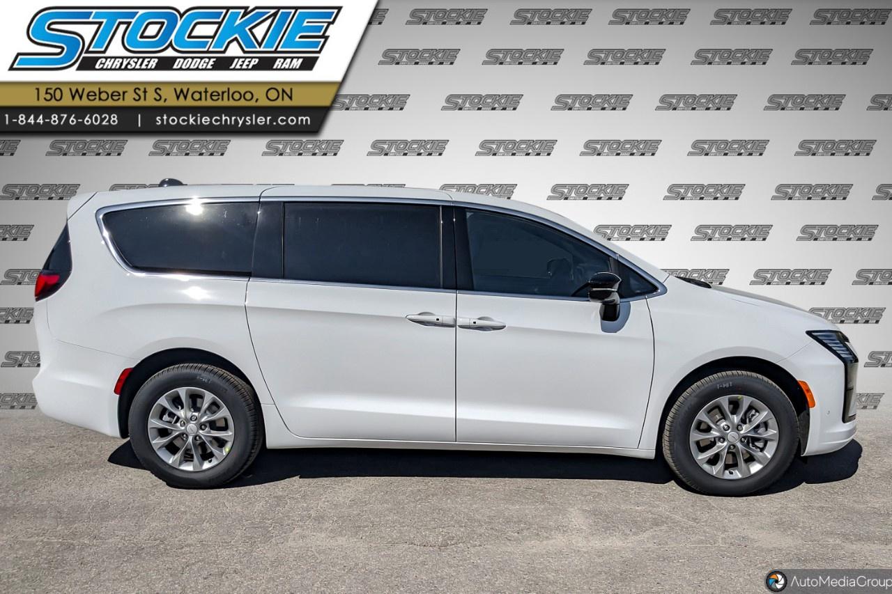 2027 Chrysler Pacifica Select AWD Photo5