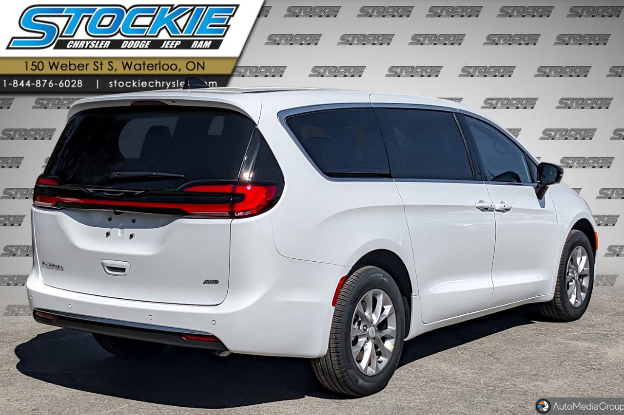 2027 Chrysler Pacifica Select AWD Photo